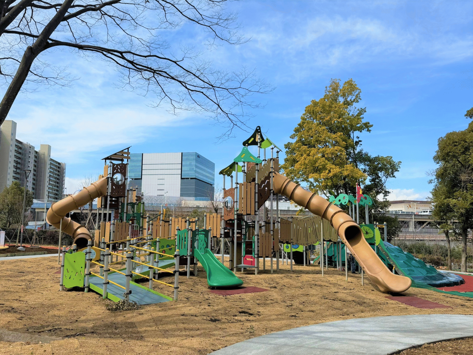 【保存版】多摩地域の大型遊具がある公園まとめ | あそたま